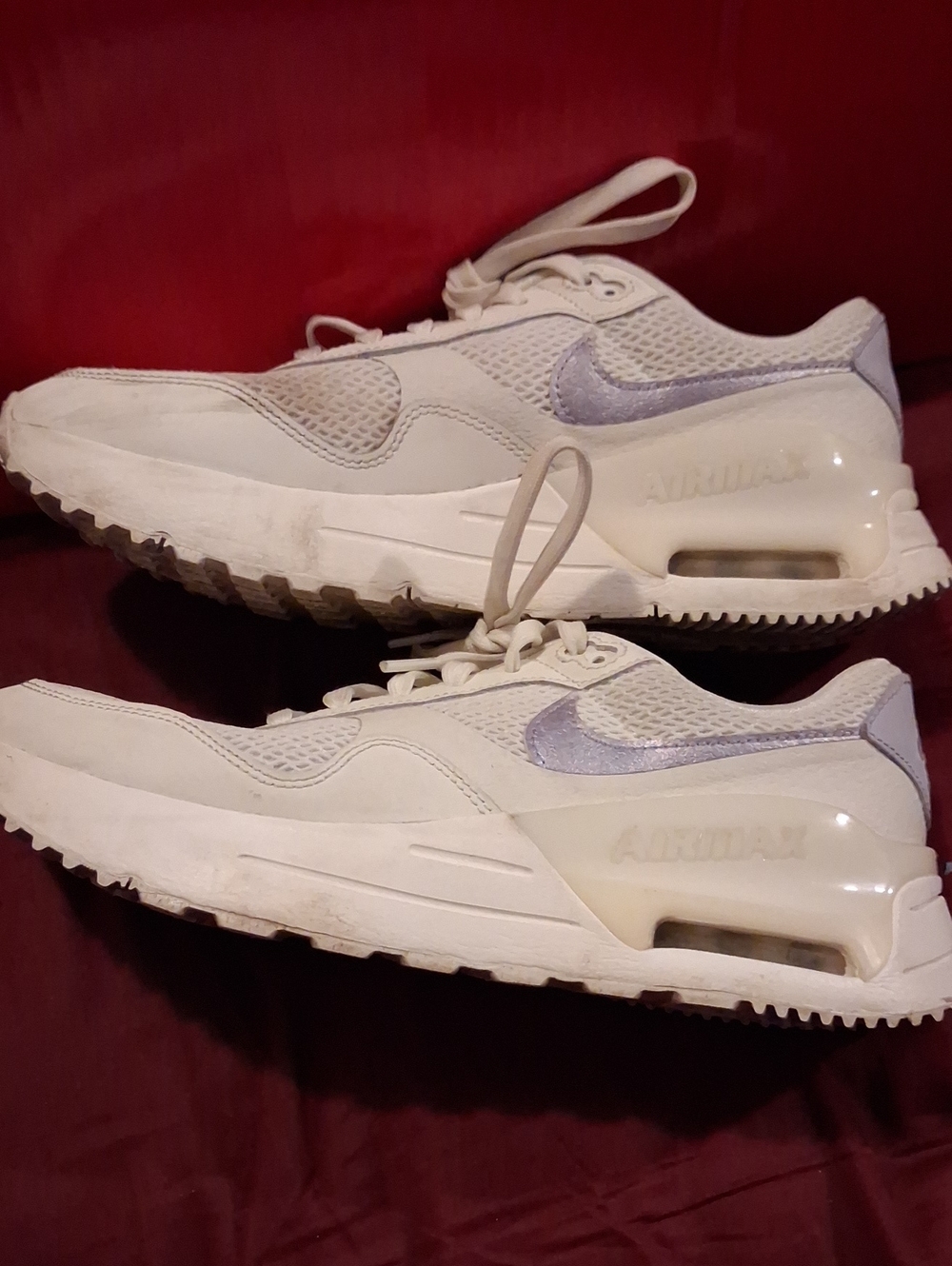 Nike Woman's White Sneakers with Light Purple Swoosh